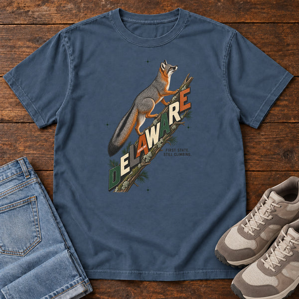 Delaware First State Still Climbing Fox T-Shirt in Midnight, front view